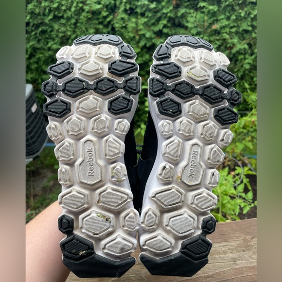 Reebok size 7 women running shoes black and fushia - Picture 4 of 10